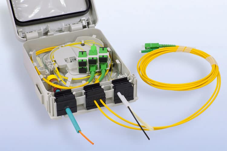 Fibre optic cable management box
